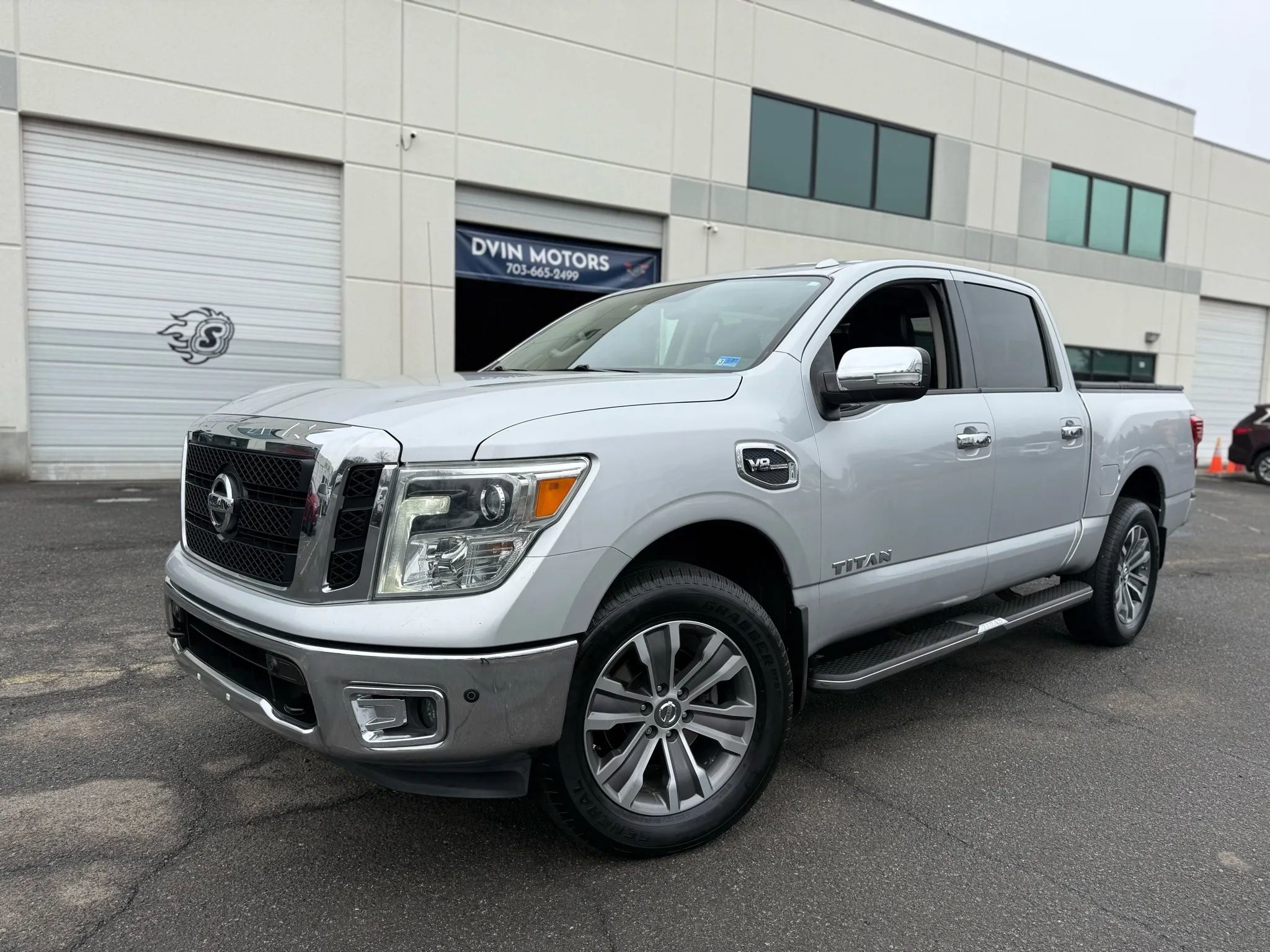 Used 2017 Nissan Titan SL image 6