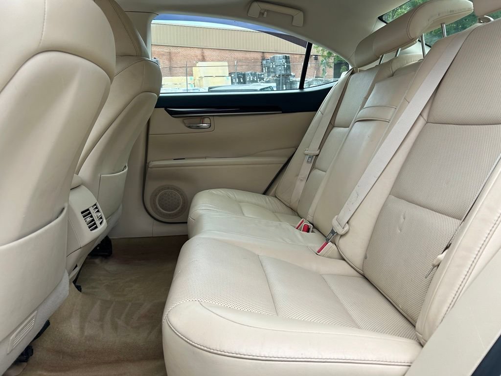 Used 2015 Lexus ES 350 w/ Luxury Package FWD image 12