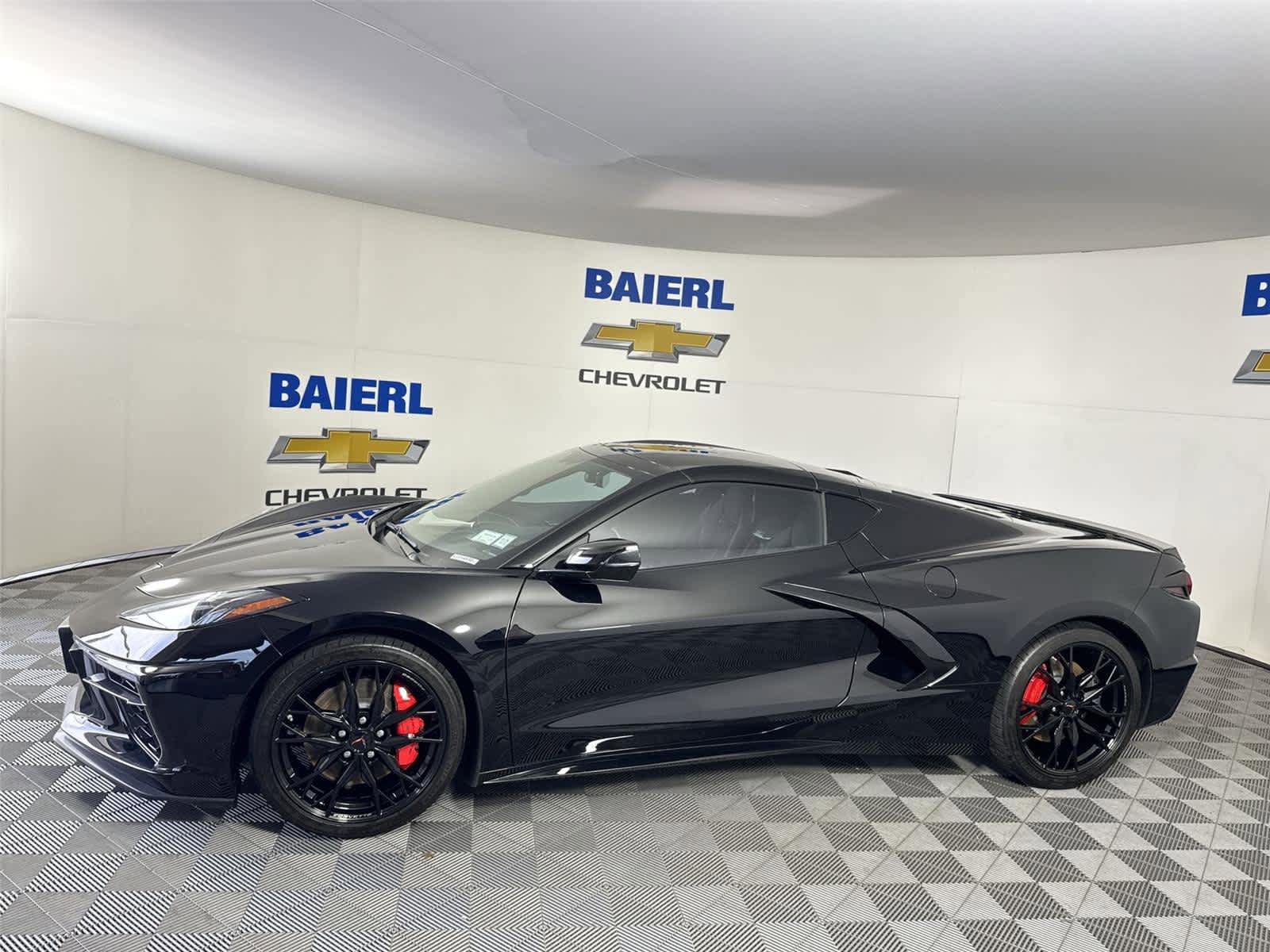 Used 2023 Chevrolet Corvette Stingray Preferred Cpe w/ Z51 Performance Package RWD image 2