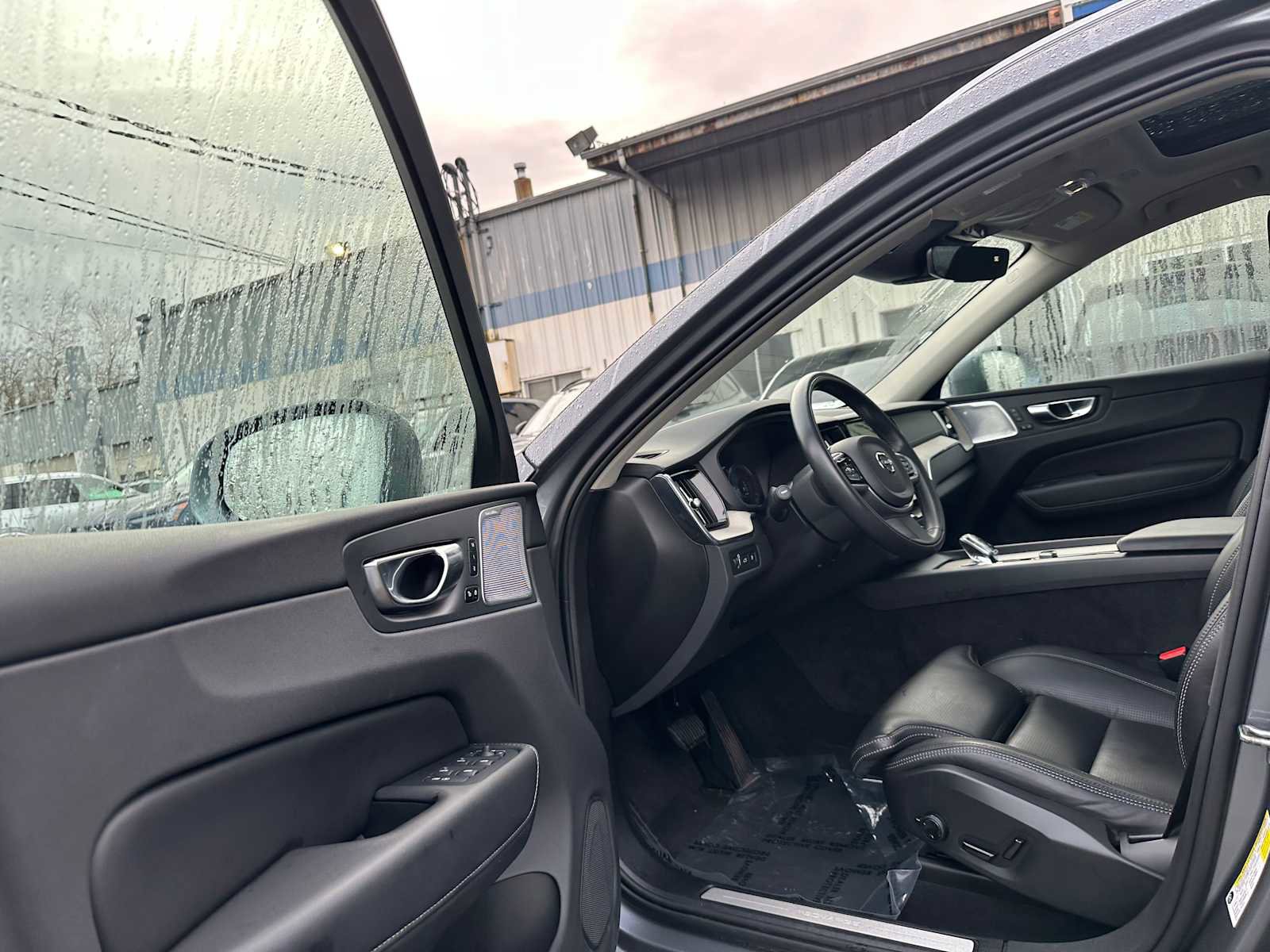 Certified 2021 Volvo XC60 T8 Inscription w/ Advanced Package image 20