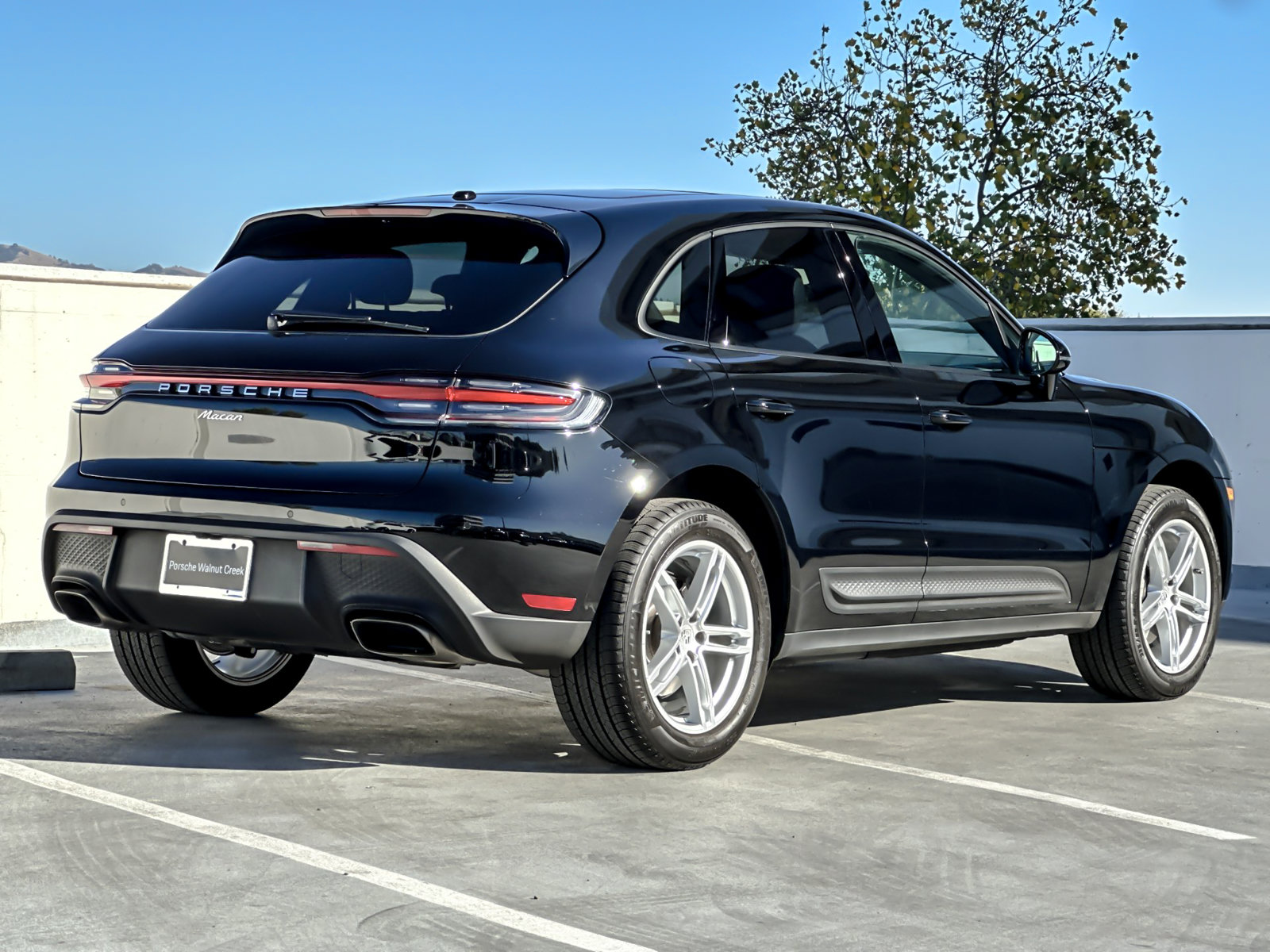 Used 2026 Porsche Macan AWD/4WD image 9