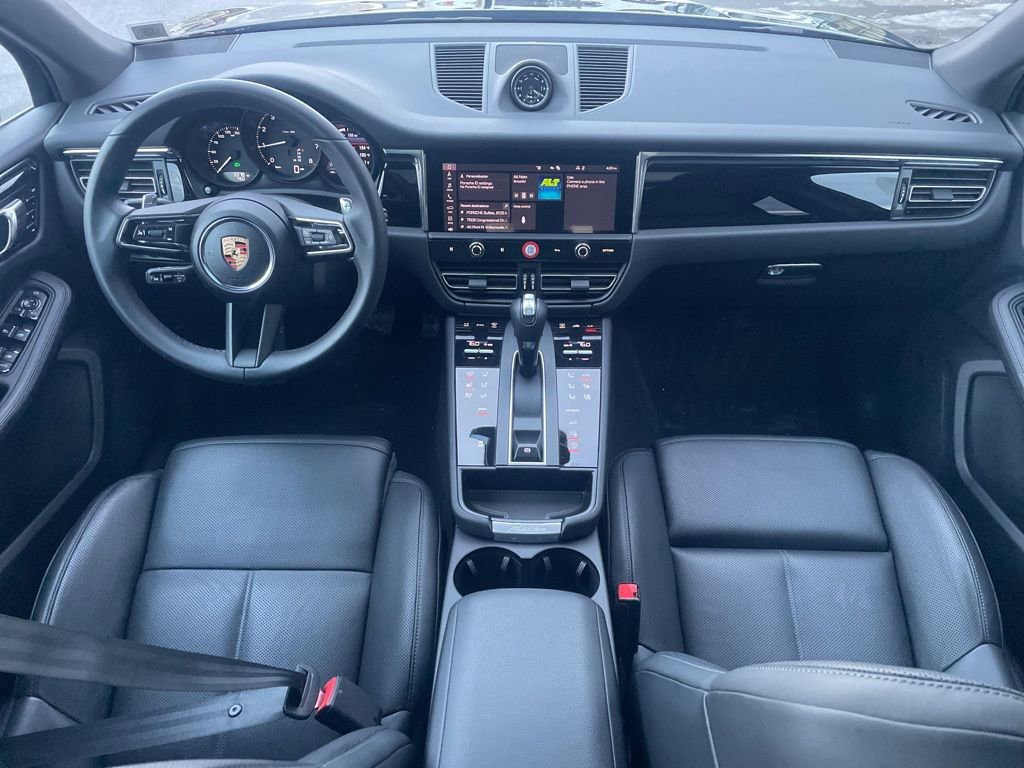 Certified 2025 Porsche Macan image 25