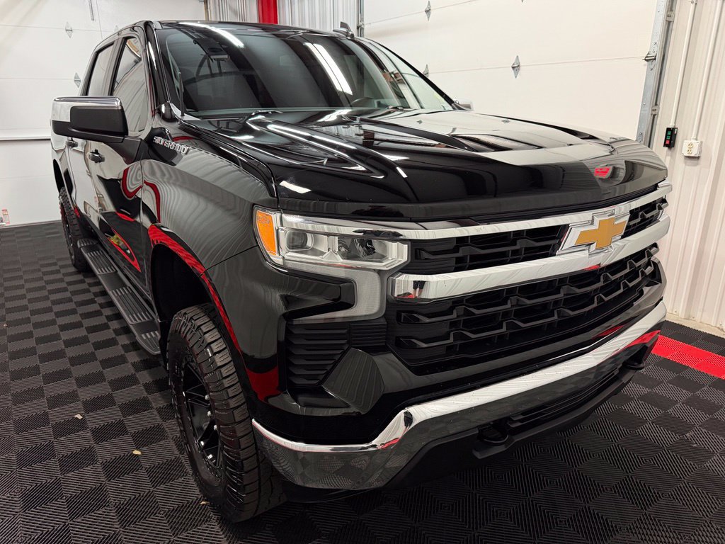 Used 2024 Chevrolet Silverado 1500 LT AWD/4WD image 8