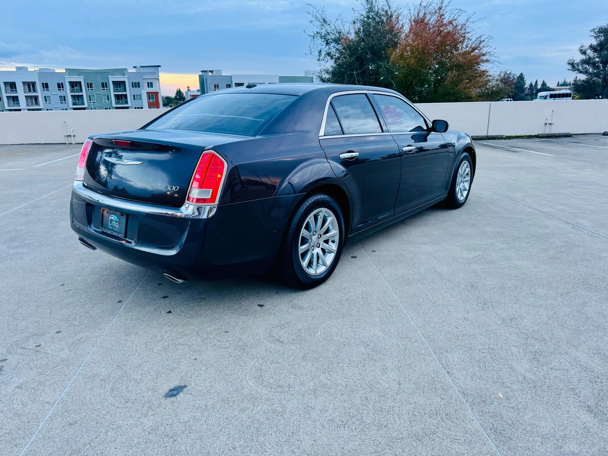 Used 2012 Chrysler 300 Limited RWD image 10