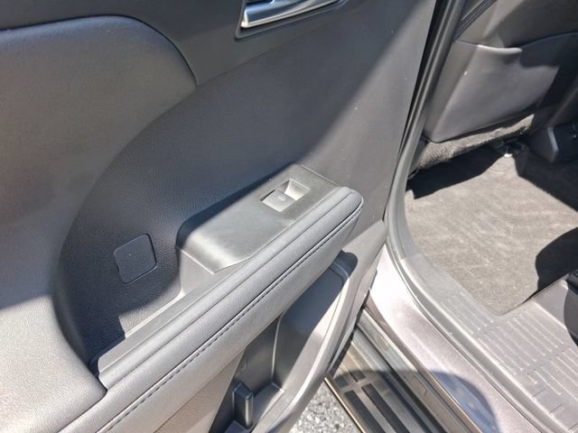 Used 2024 Toyota Highlander XLE FWD image 10