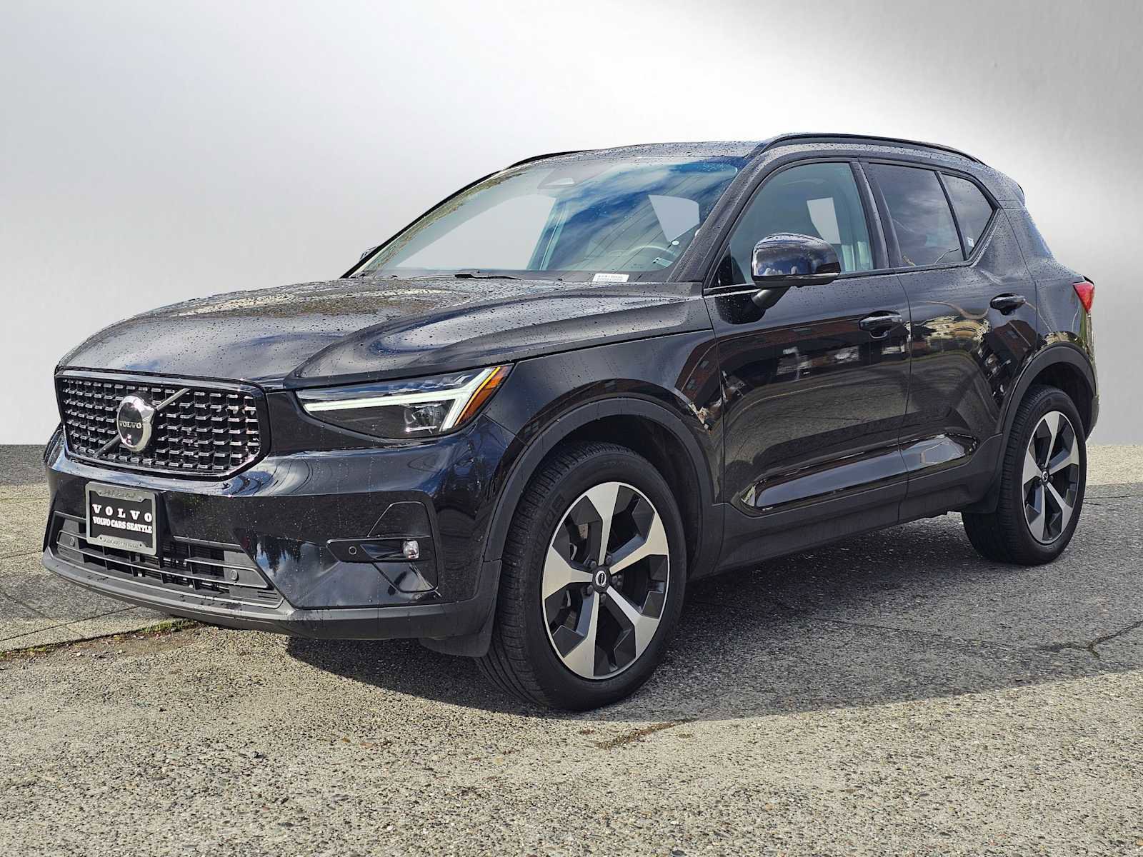 Used 2025 Volvo XC40 B5 Plus w/ Protection Package Premier image 7