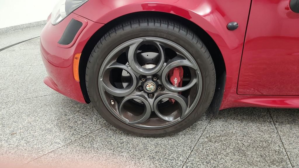 Used 2015 Alfa Romeo 4C Launch Edition w/ Convenience Group RWD image 18