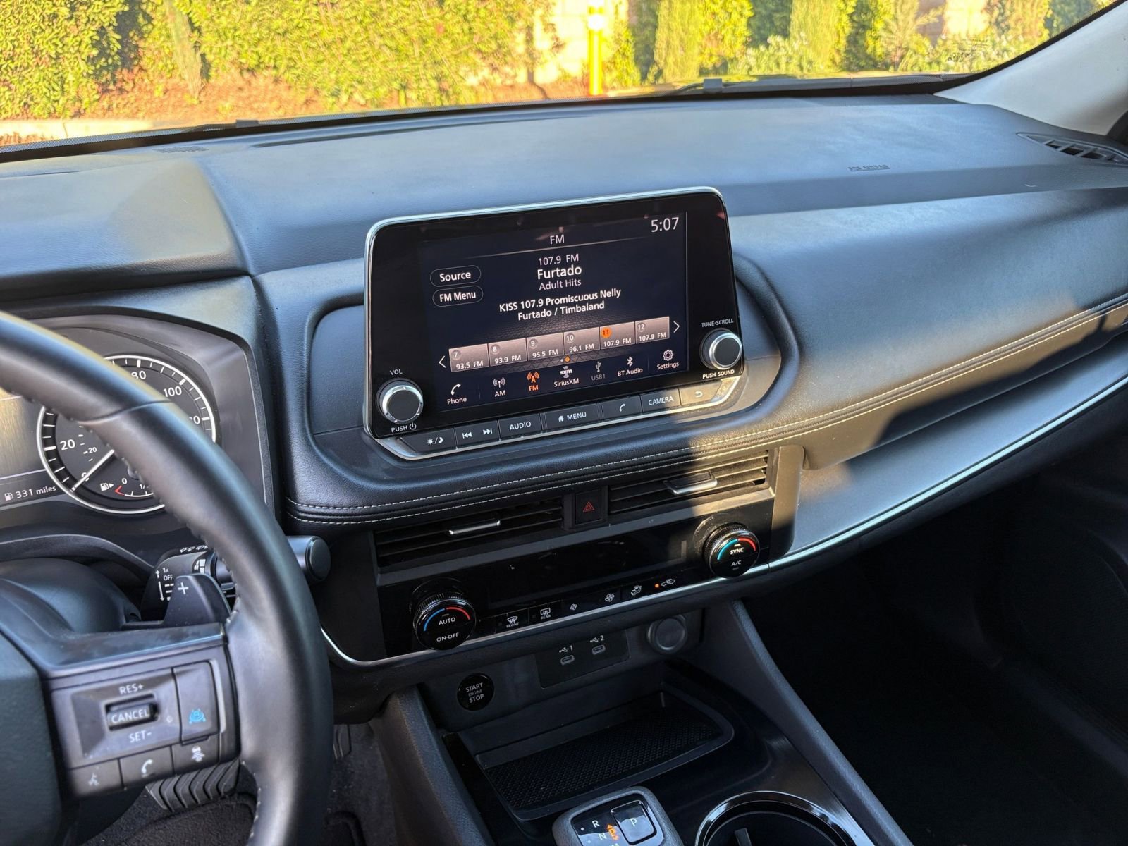 Used 2025 Nissan Rogue SV image 17