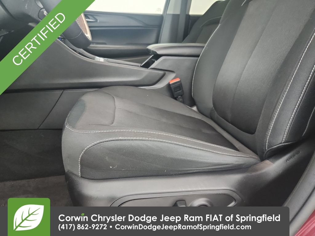 Used 2023 Jeep Grand Cherokee Laredo AWD/4WD image 19