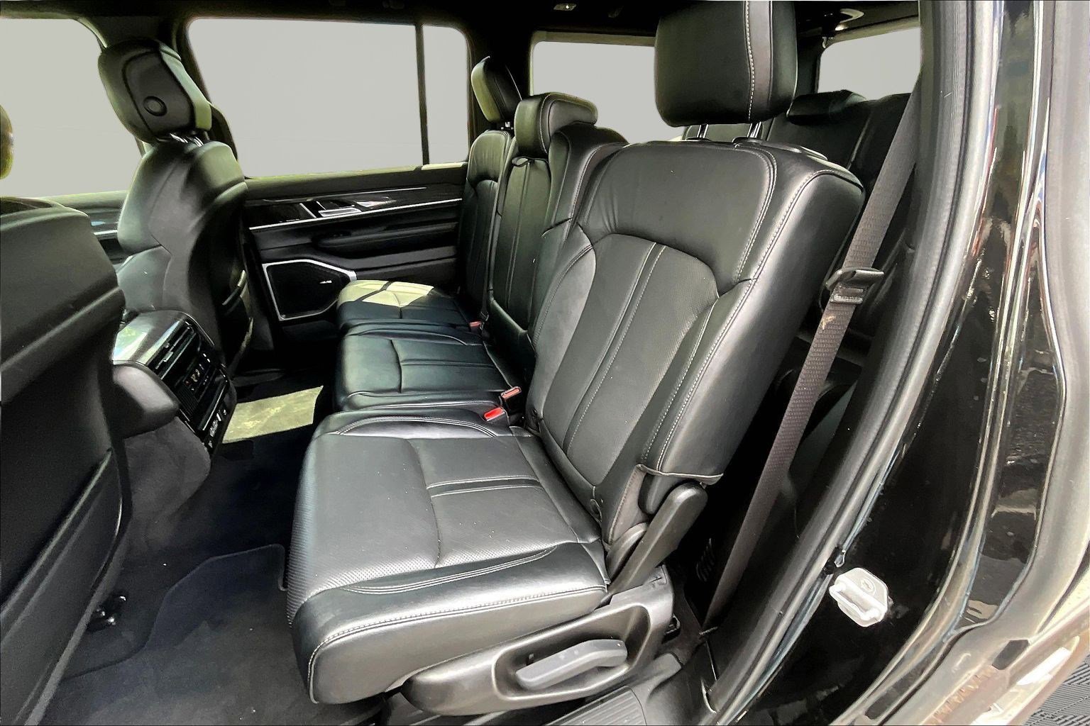 Used 2022 Jeep Wagoneer Series II AWD/4WD image 22