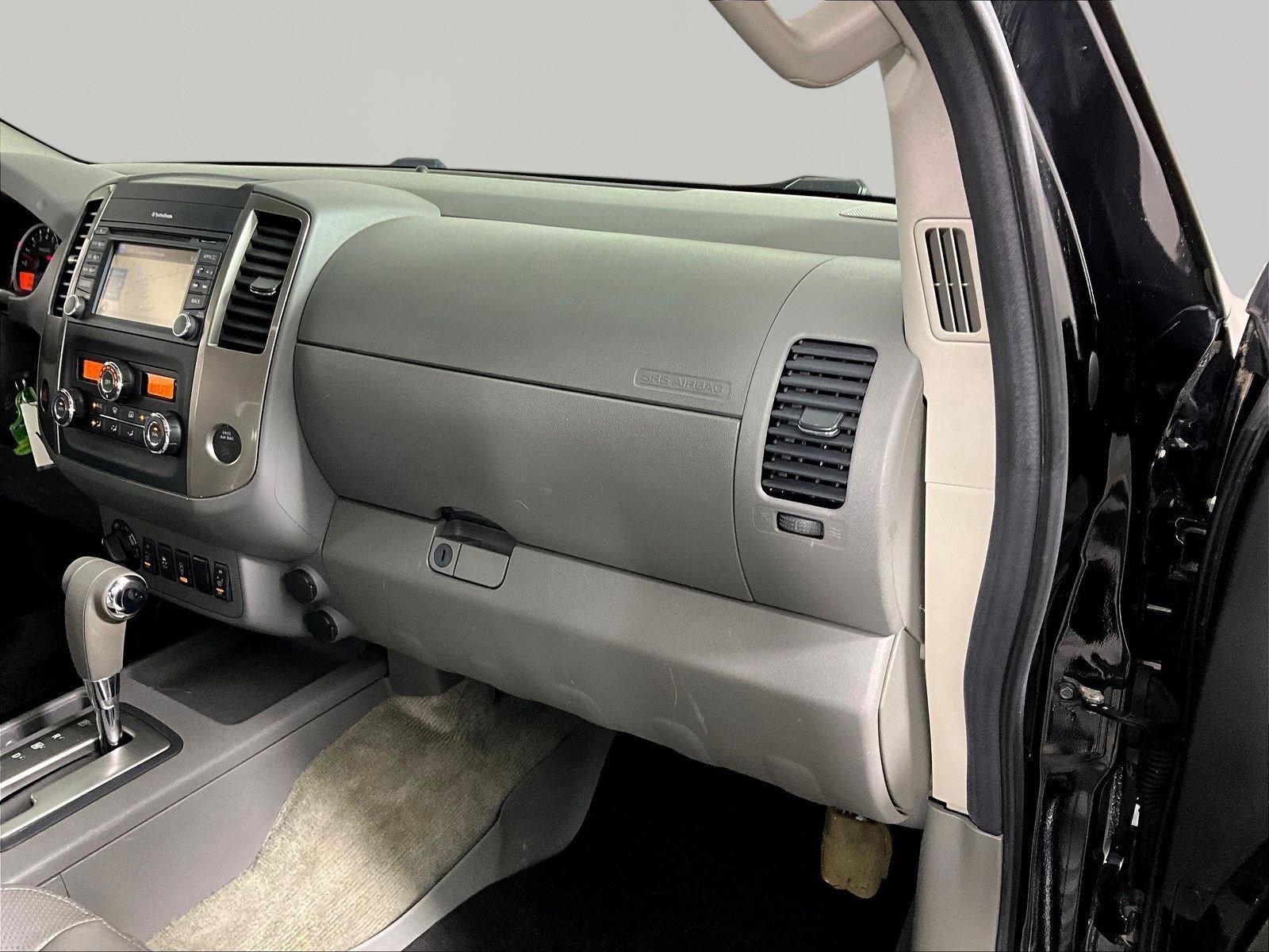 Used 2015 Nissan Frontier SL AWD/4WD image 27