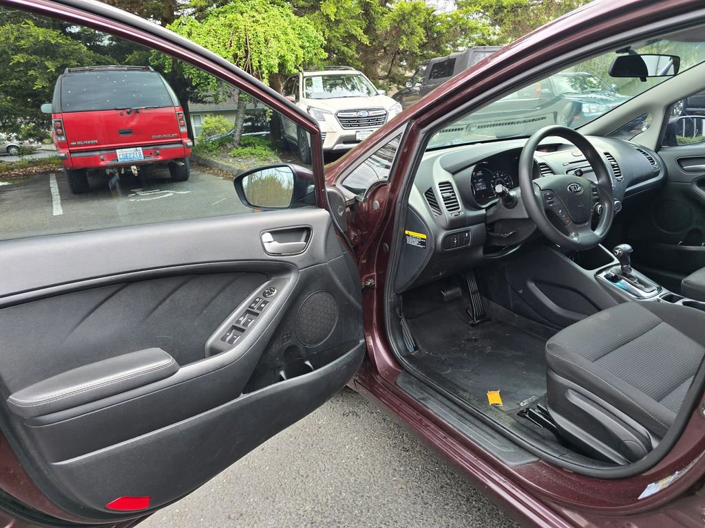 Used 2017 Kia Forte LX FWD image 7