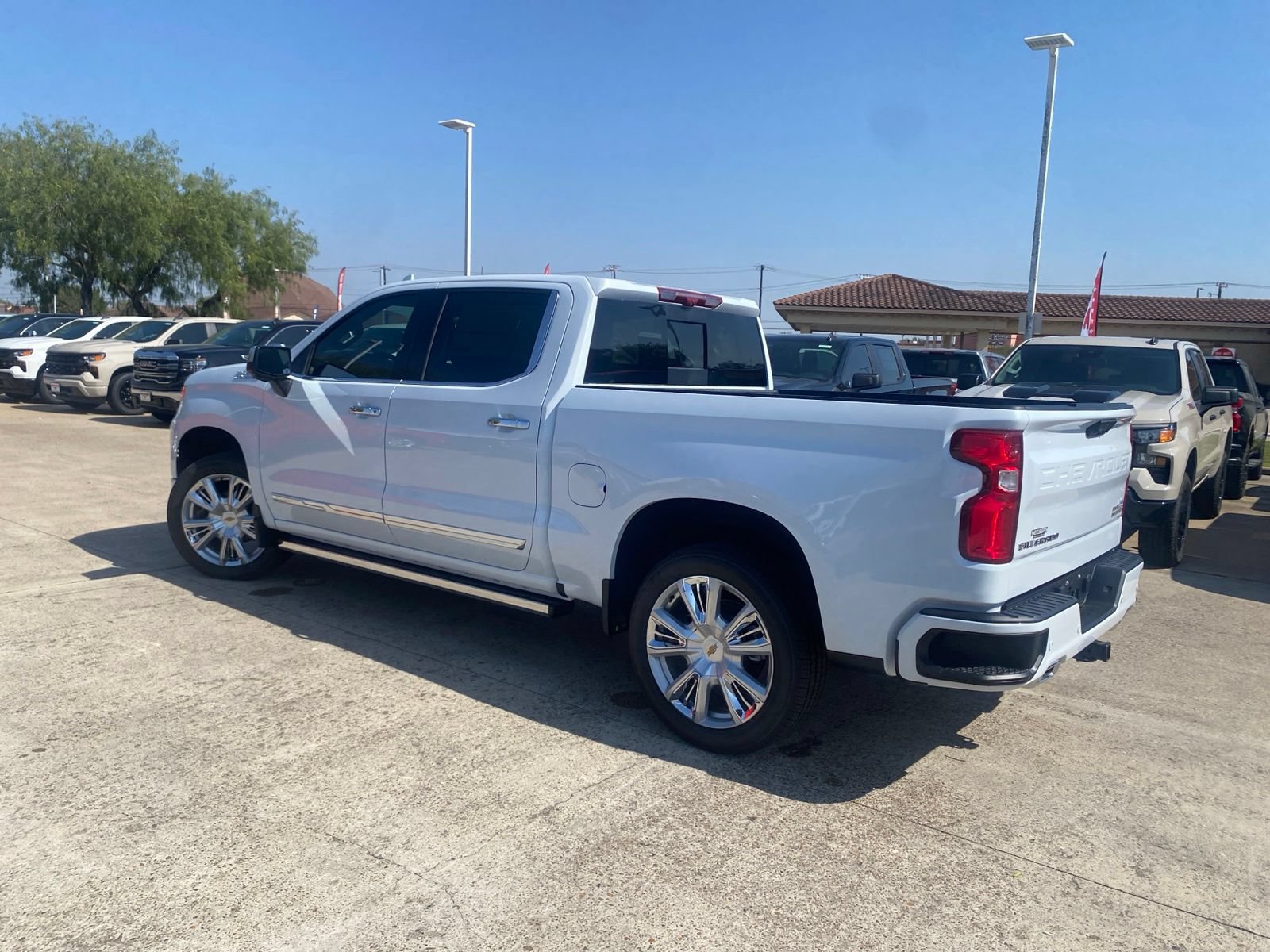New 2026 Chevrolet Silverado 1500 High Country w/ High Country Premium Package AWD/4WD image 5