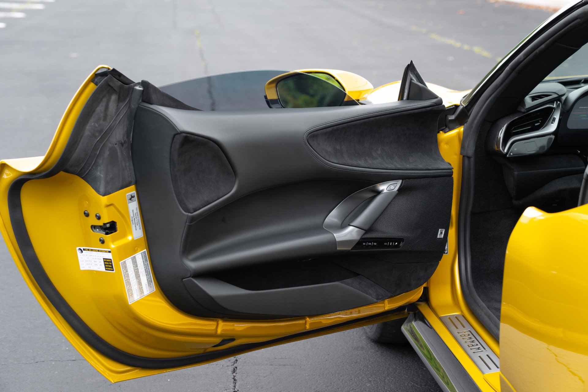 Used 2022 Ferrari SF90 Spider AWD/4WD image 45
