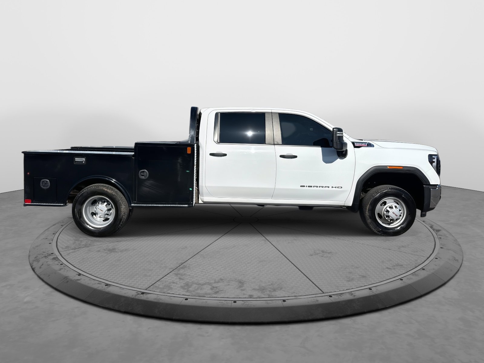 Used 2024 GMC Sierra 3500 Pro w/ Convenience Package image 9