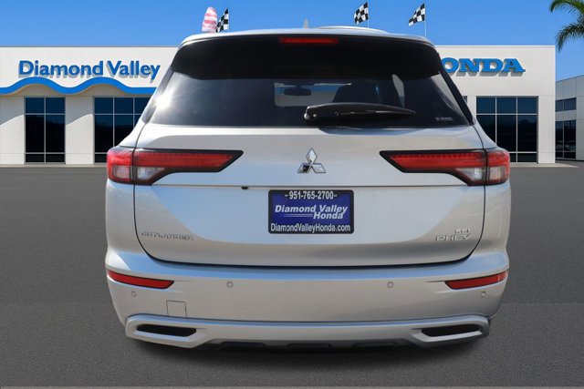 Used 2024 Mitsubishi Outlander 4WD Plug-In Hybrid image 5