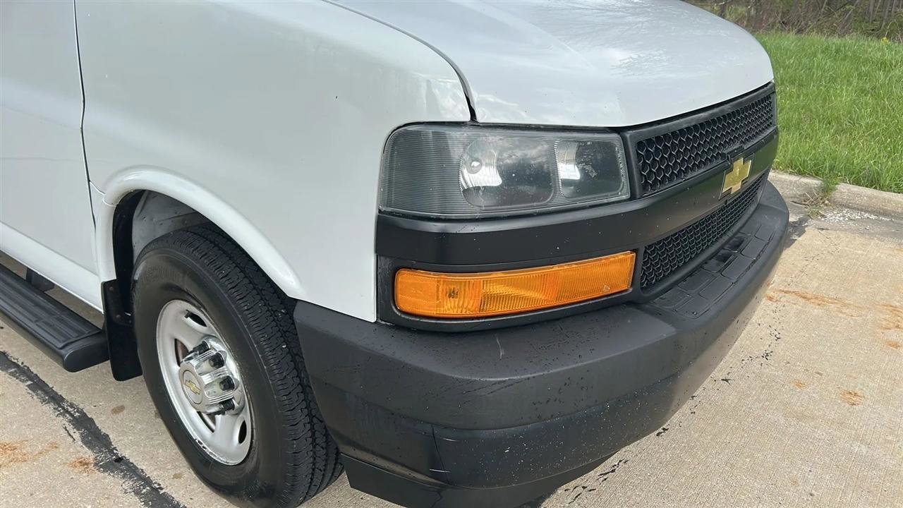 Used 2018 Chevrolet Express 3500 LT w/ LT Preferred Equipment Group RWD image 2