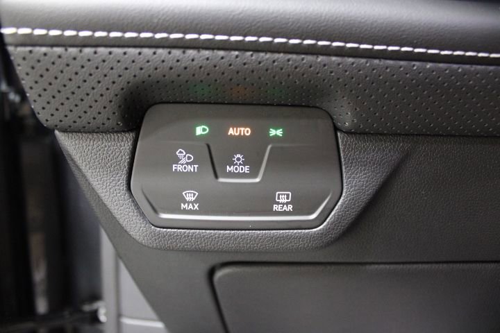 Used 2024 Volkswagen Atlas SE image 31