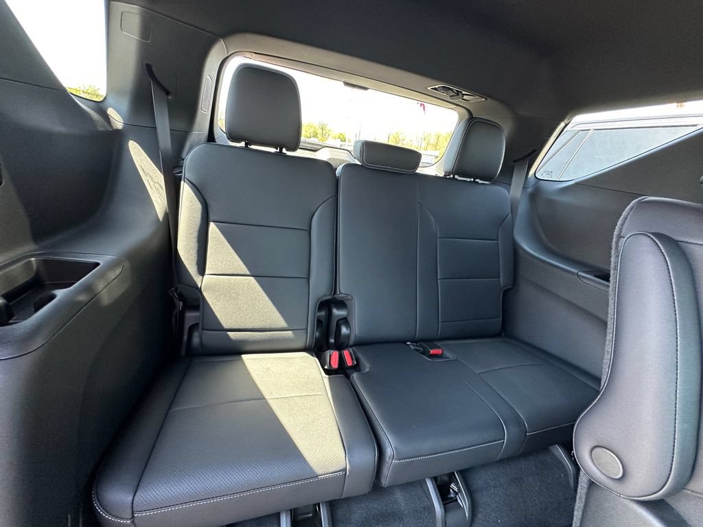 New 2026 Chevrolet Traverse LT w/ Driver Confidence Package FWD image 24
