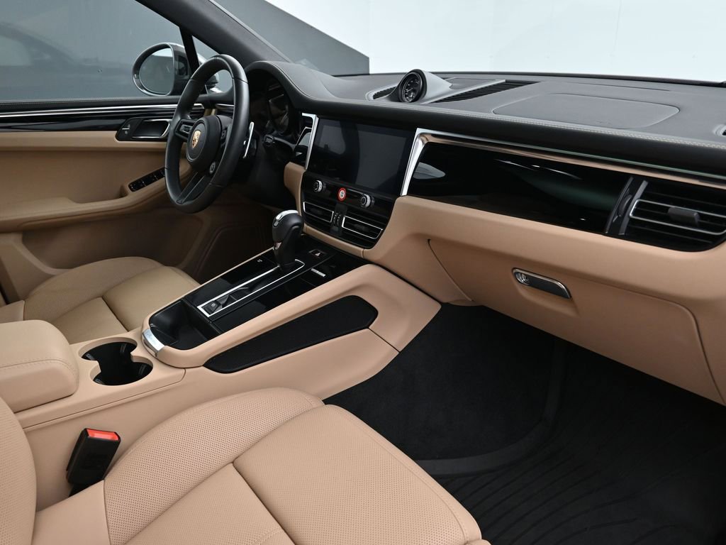Certified 2023 Porsche Macan Turbo image 14