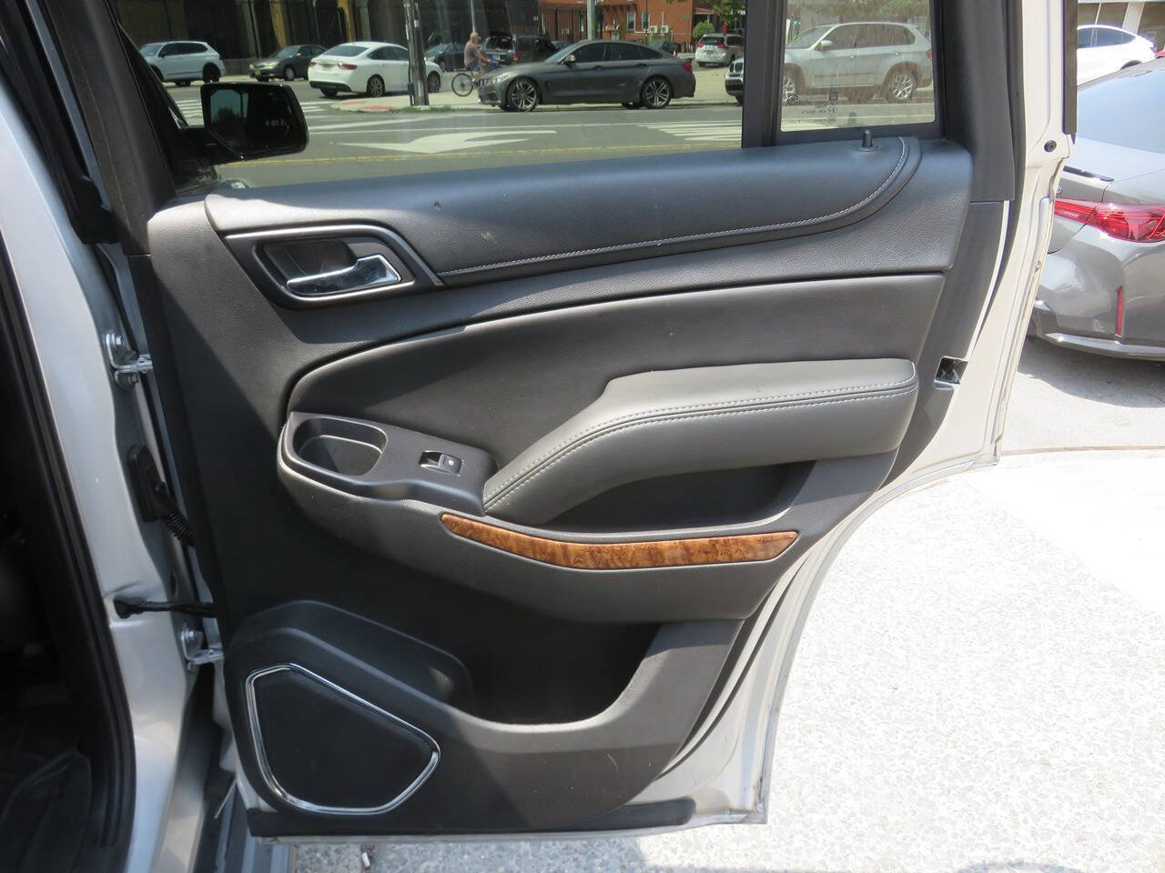 Used 2018 Chevrolet Tahoe Premier AWD/4WD image 33