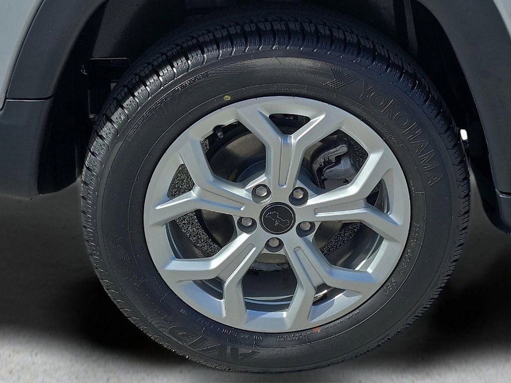 Used 2025 Jeep Compass Sport image 8