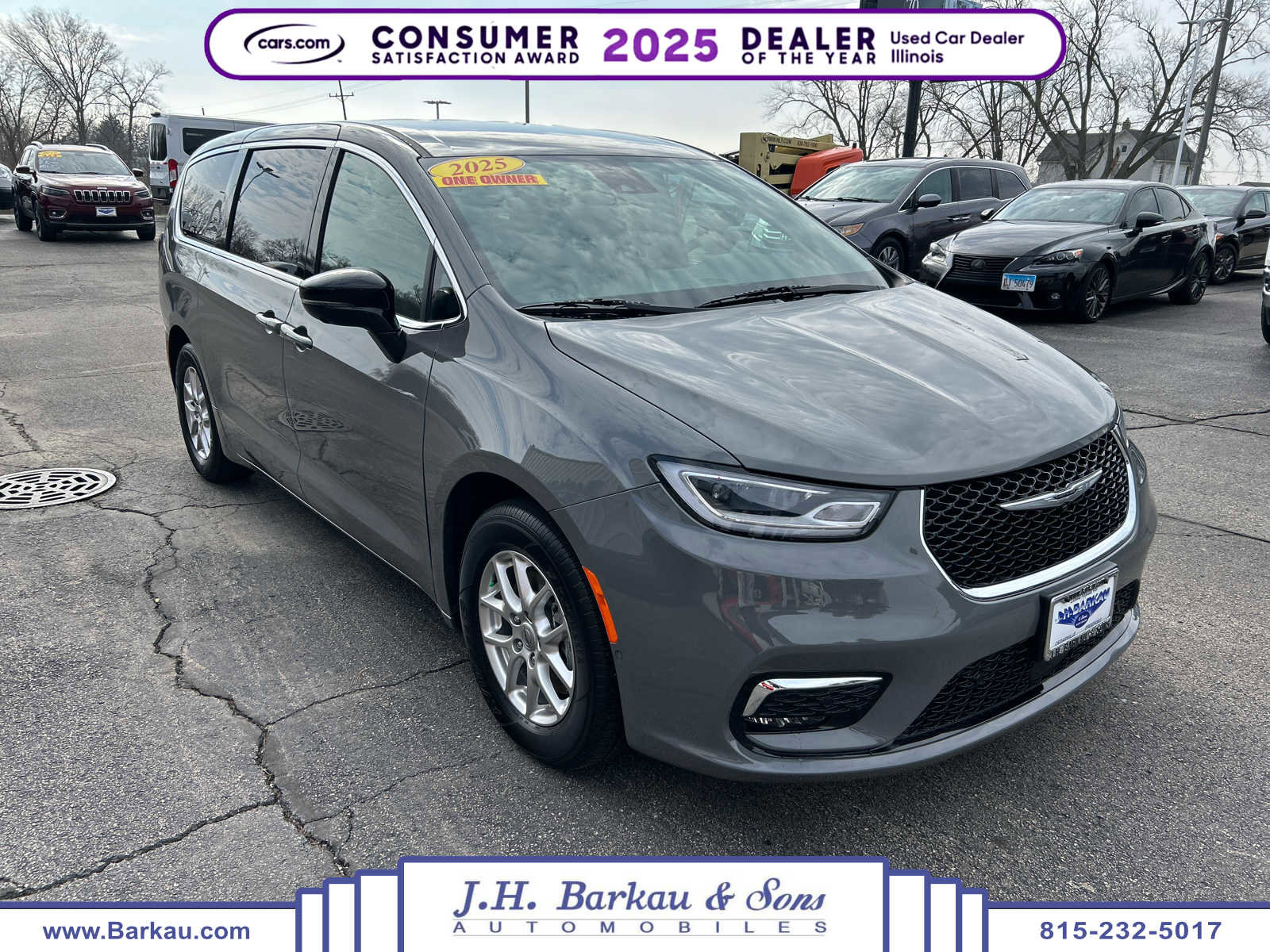 Used 2025 Chrysler Pacifica Select FWD image 1