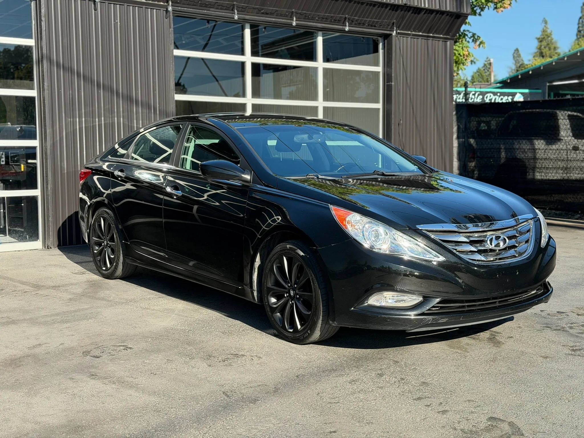 Used 2011 Hyundai Sonata SE FWD image 3