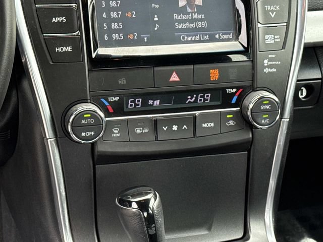Used 2015 Toyota Camry SE w/ Moonroof Package FWD image 21