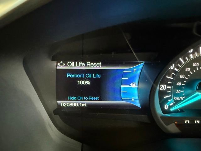 Used 2017 Ford Fusion SE w/ Fusion SE Technology Package image 12