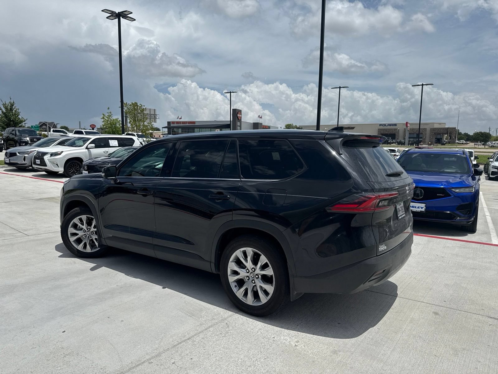 Used 2025 Toyota Grand Highlander FWD image 3