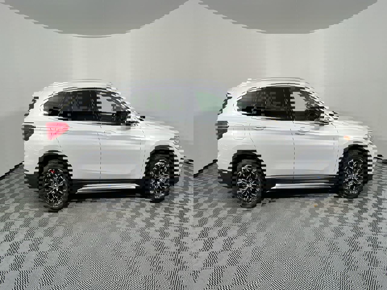 Used 2021 BMW X1 sDrive28i w/ Convenience Package image 2