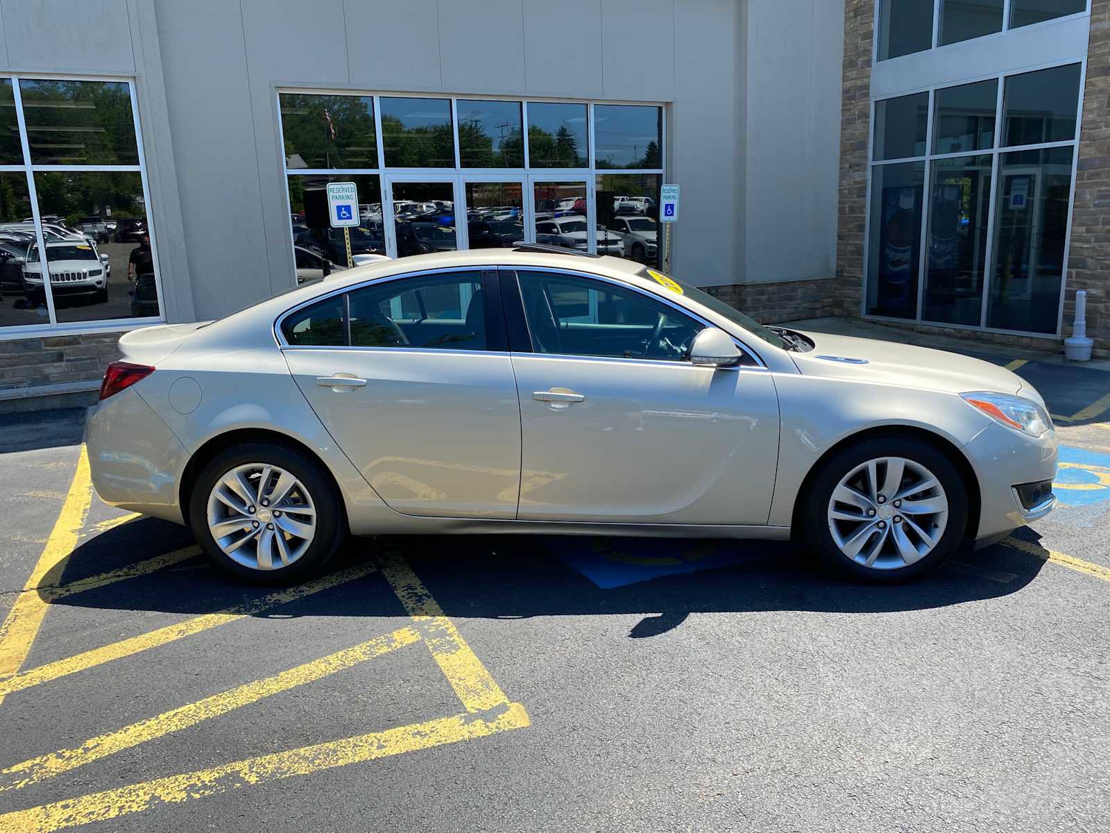 Used 2015 Buick Regal FWD image 14