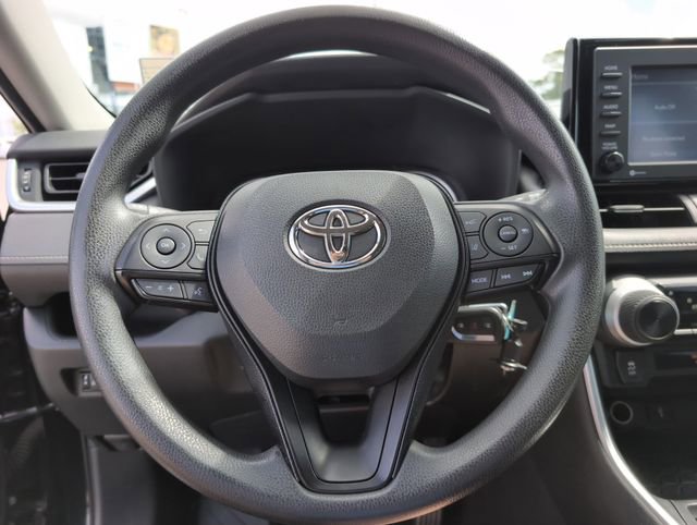 Used 2020 Toyota RAV4 LE FWD image 23
