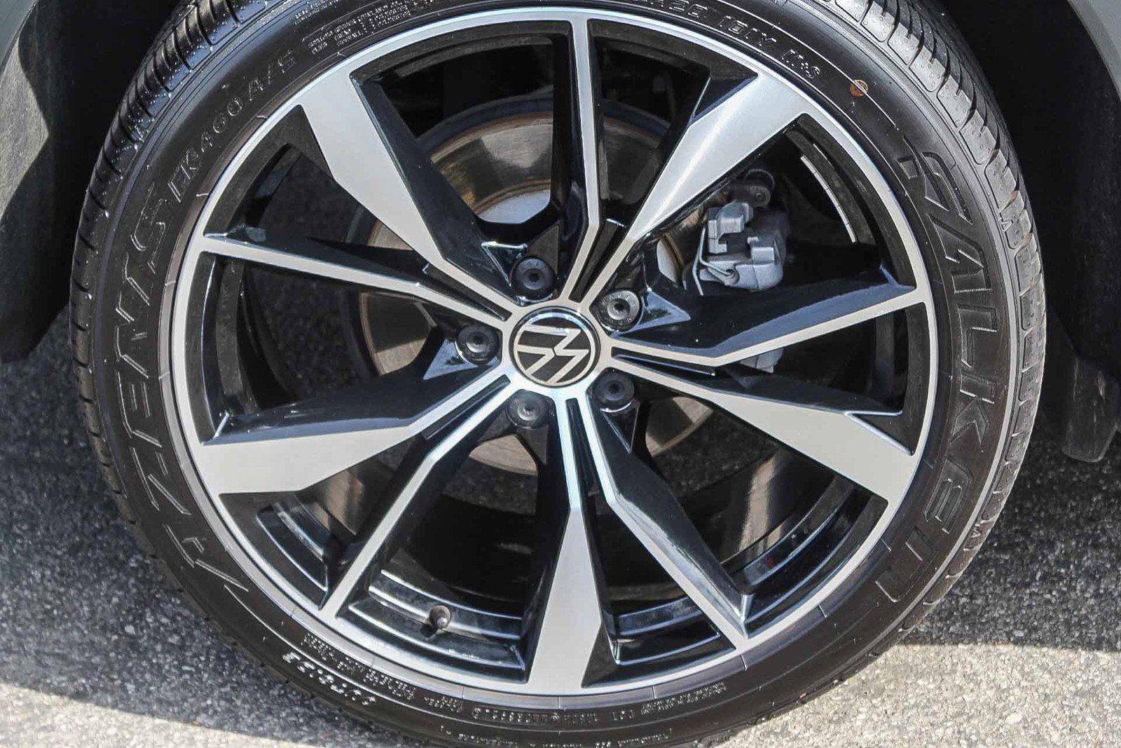 Used 2022 Volkswagen Tiguan SEL R-Line image 11