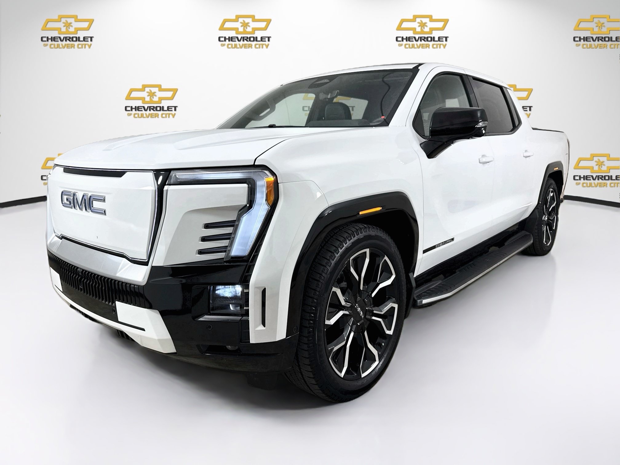 Used 2025 GMC Sierra EV Denali AWD/4WD image 3