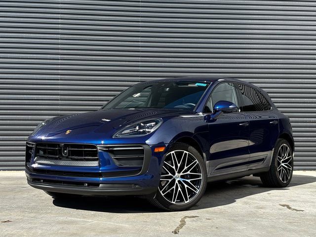 Used 2025 Porsche Macan AWD/4WD image 1