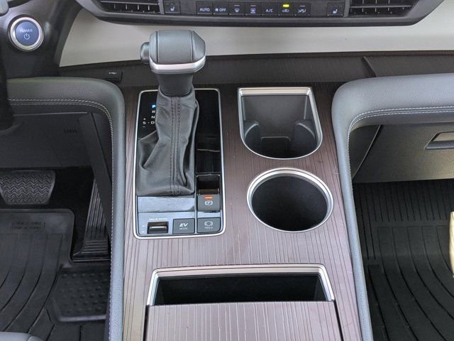 Used 2023 Toyota Sienna XLE FWD image 19