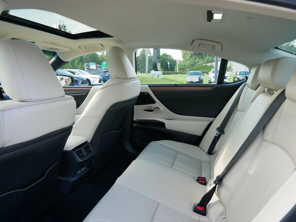 Certified 2025 Lexus ES 300h Ultra Luxury w/ Accessory Package (Z2) FWD image 11