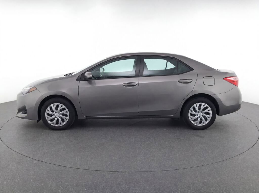 Used 2017 Toyota Corolla LE w/ Carpet Mat Package (TMS) FWD image 6