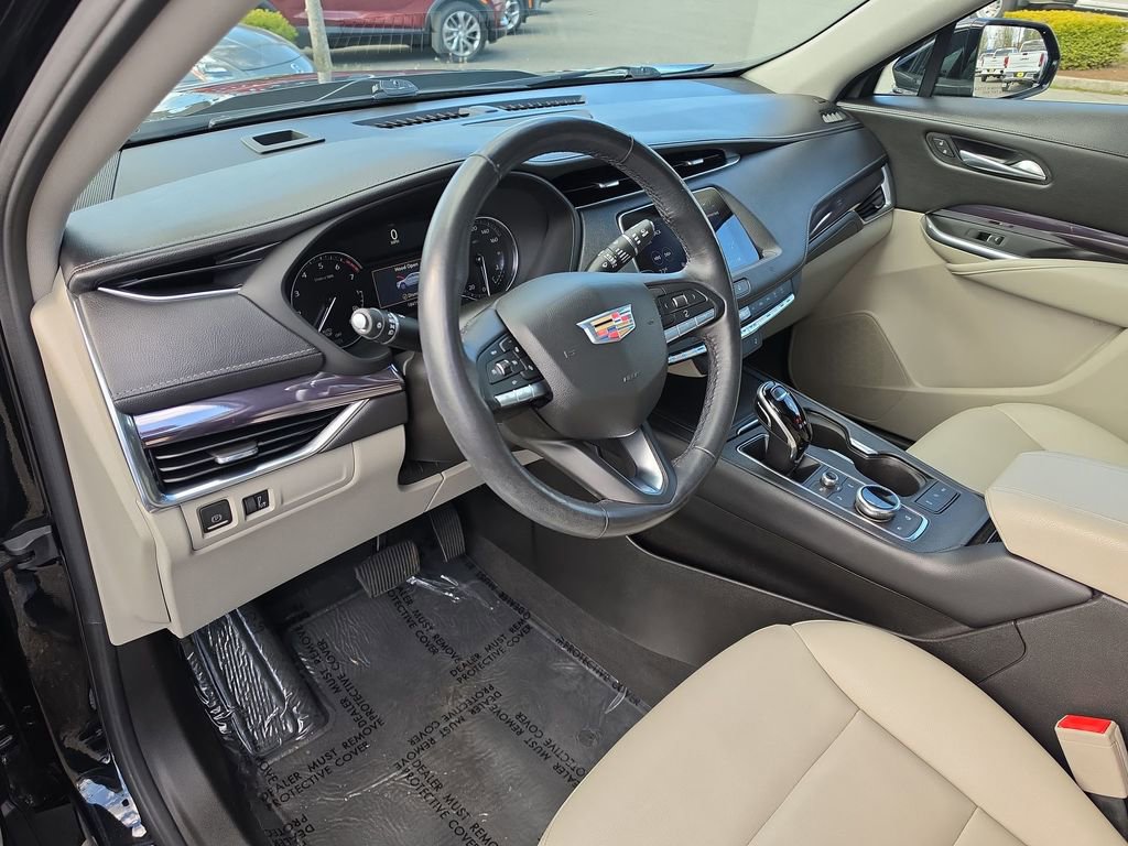 Certified 2021 Cadillac XT4 Luxury w/ Cold Weather Package image 11