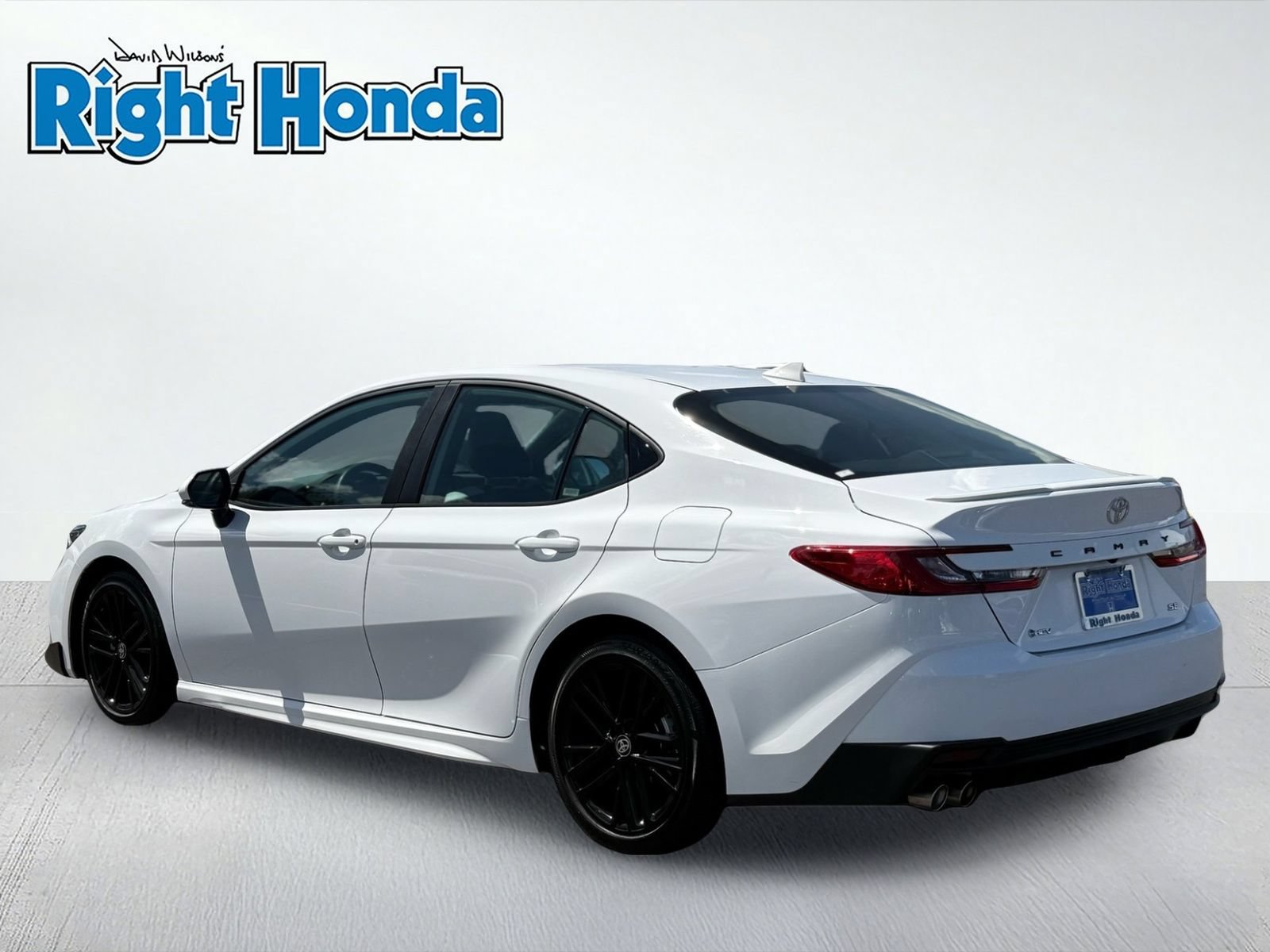 Used 2026 Toyota Camry SE w/ Convenience Package FWD image 4