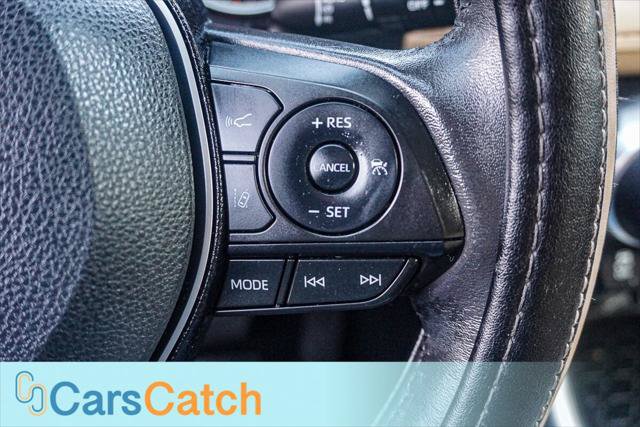 Used 2020 Toyota RAV4 XLE Premium AWD/4WD image 33