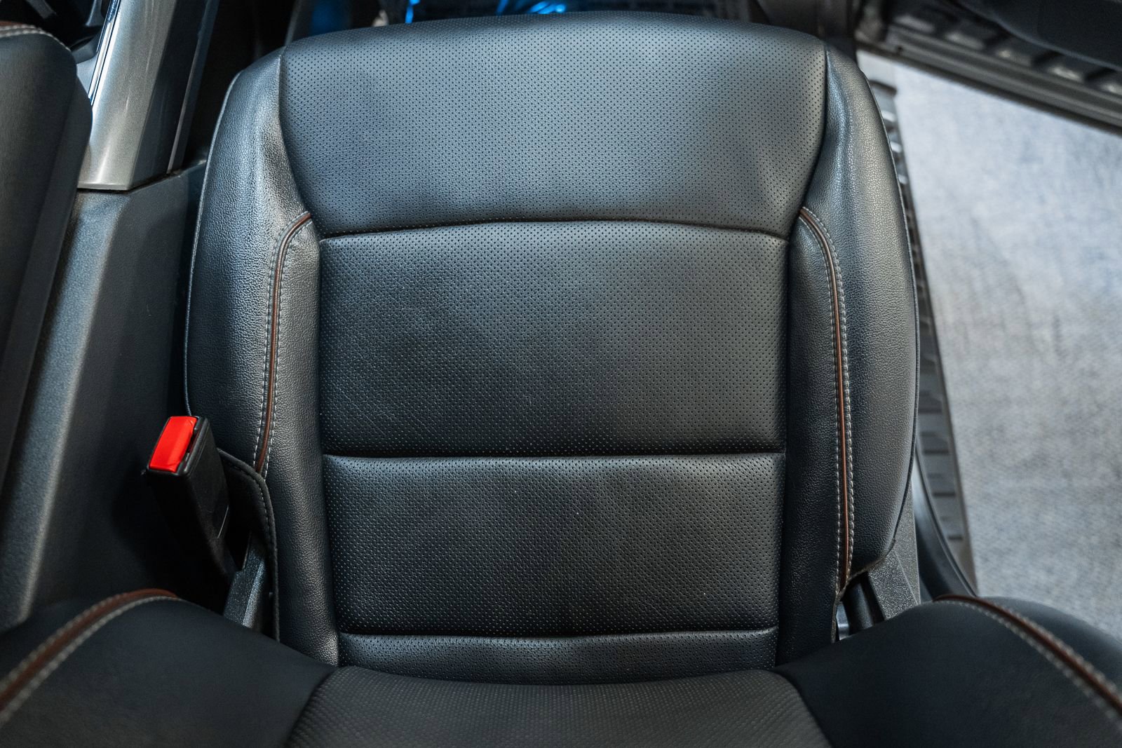 Certified 2023 Ford F150 Lariat w/ Equipment Group 502A High image 39