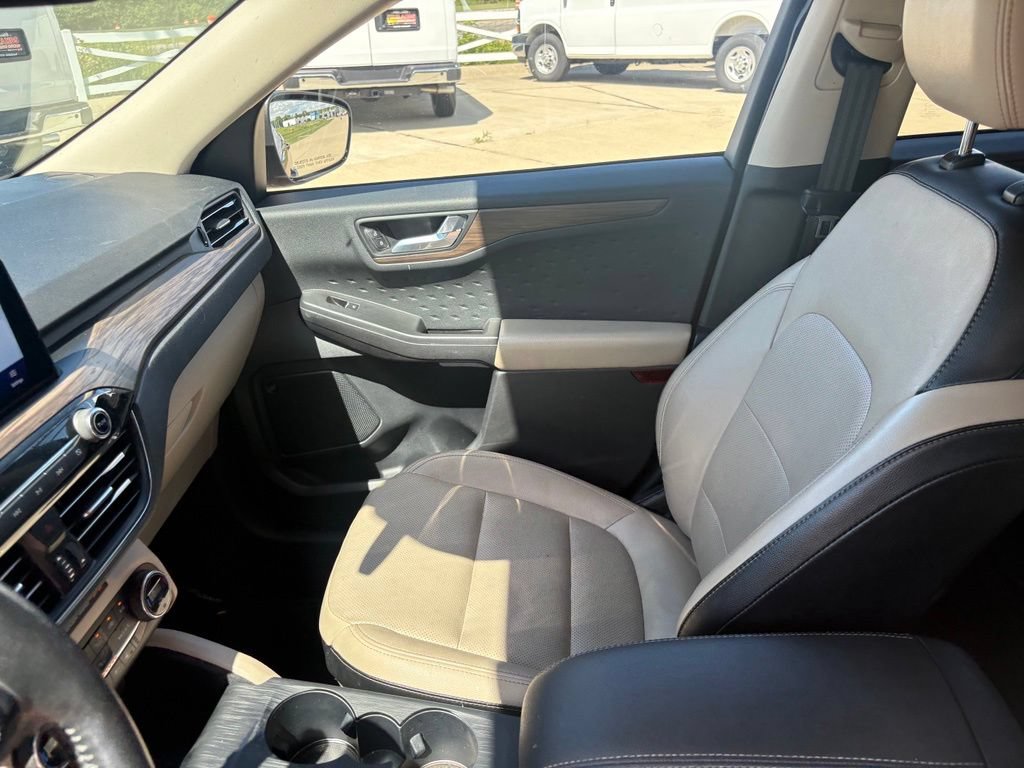 Used 2020 Ford Escape Titanium AWD/4WD image 15