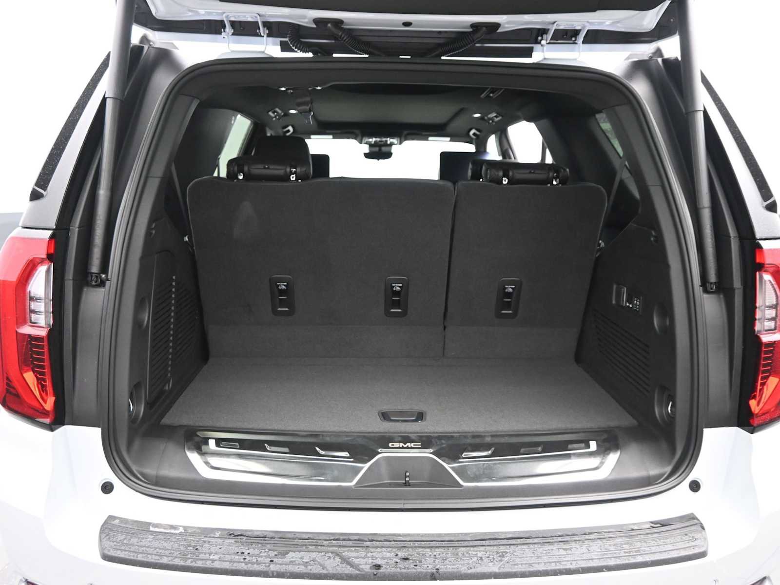 New 2026 GMC Yukon Denali w/ Denali Reserve Package image 13