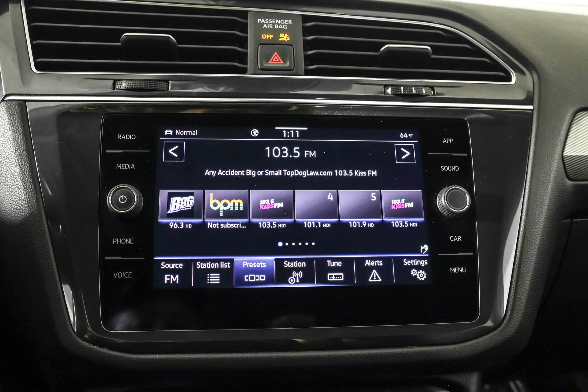 Used 2023 Volkswagen Tiguan SE image 29