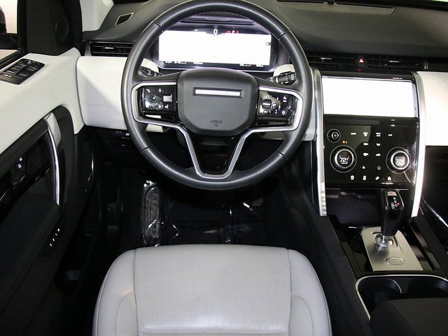 Used 2023 Land Rover Discovery Sport SE image 3