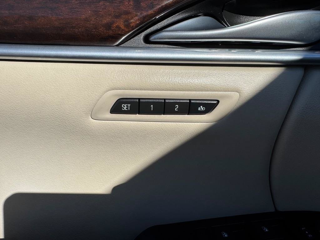 Used 2016 Cadillac XTS Luxury w/ Driver Awareness Package FWD image 17