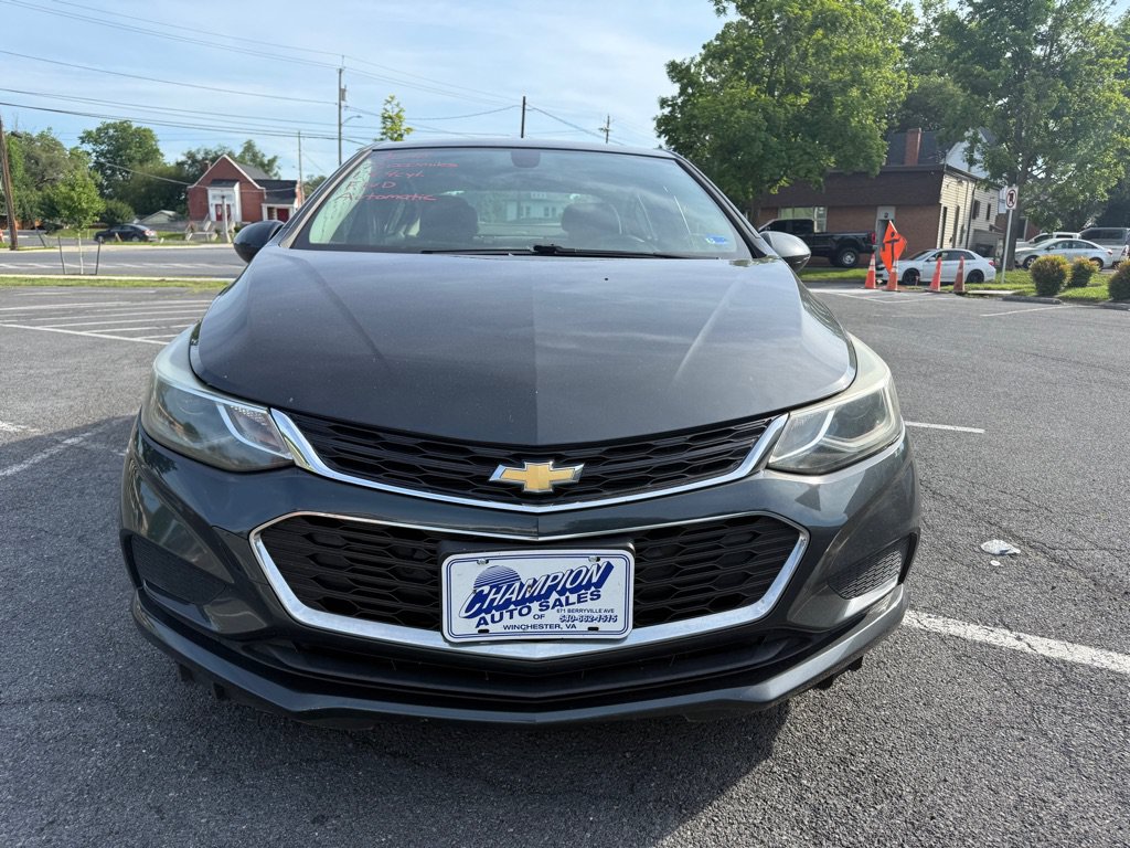 Used 2018 Chevrolet Cruze LT FWD image 3
